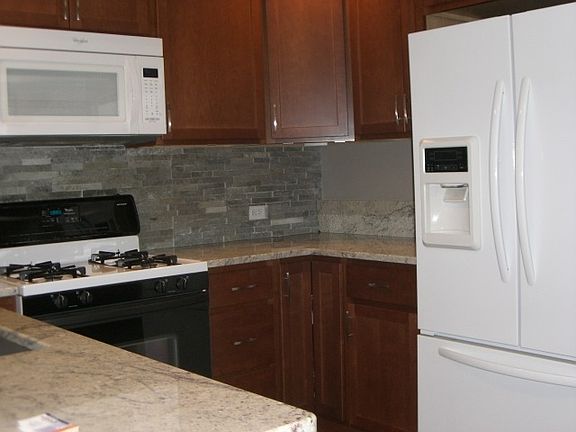 5th image of 1412 Charlotte Dr