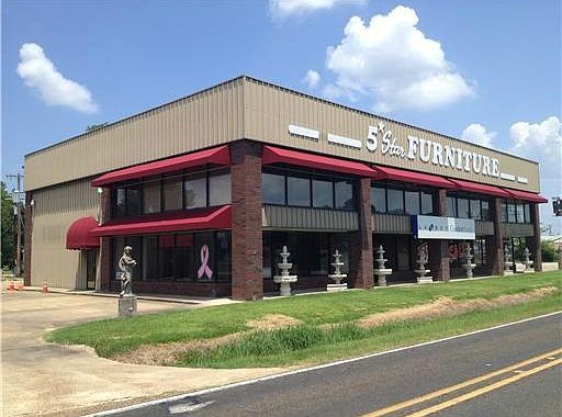 2nd image of 60 Macarthur Dr