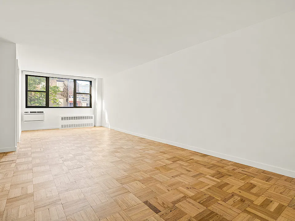 61 Jane St #4P