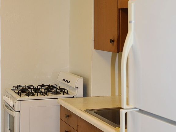 4th image of 324 E Davenport St #324D-02