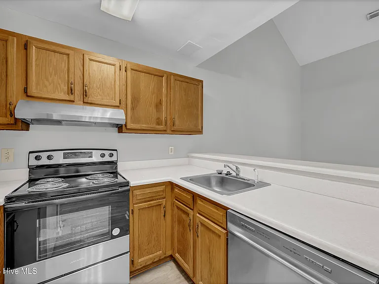 136 Lullwater Dr #A — Photo 7