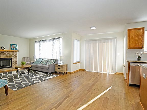 5th image of 39550 N Queensbury Ln