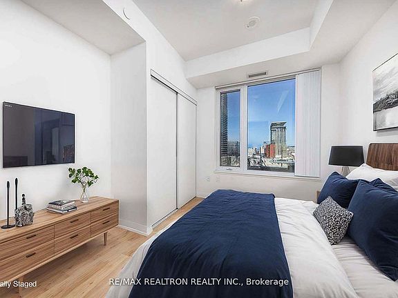3rd image of 50 Dunfield Ave #1917