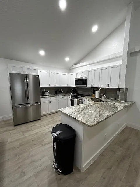 4 bed, 2.0 bath, 1460 sqft, $2,500 — Photo 2