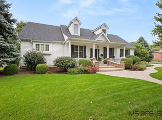 533 Fairway Ln, Sycamore, IL 60178