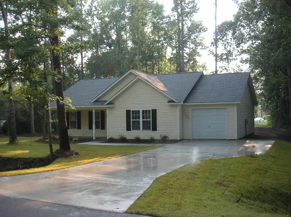 109 Blossom Ferry Rd, Castle Hayne, NC 28429