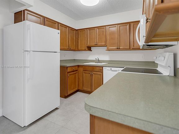 3rd image of 1100 SE 4th Ave APT 2