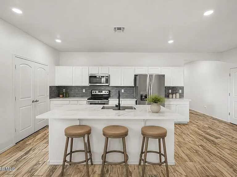16664 W Jenan Dr — Photo 7