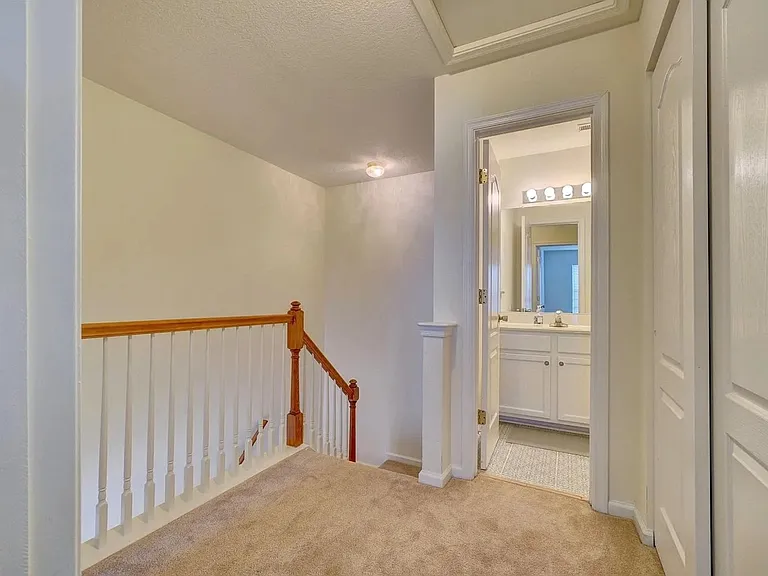 2230 Livingston St — Photo 17