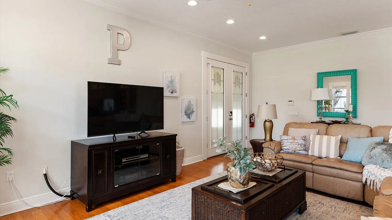 3 bed, 2.0 bath, 1915 sqft, $12,270 — Photo 4