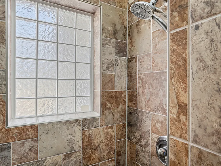 114 Aldeah Ave — Photo 10