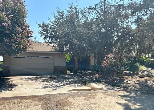 10658 S Fruit Ave Photo 1