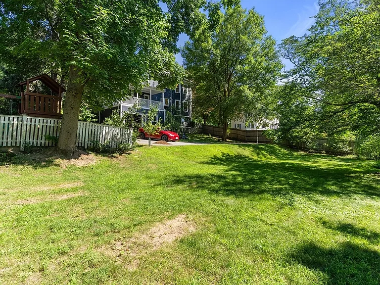 161 Highland Ave — Photo 27