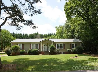 611 6th St SW, Conover, NC 28613