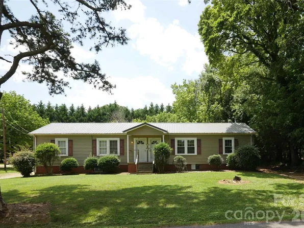 611 6th St SW, Conover, NC 28613