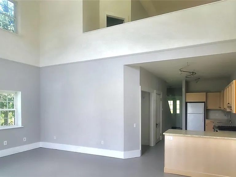 15 Etna Rd — Photo 2