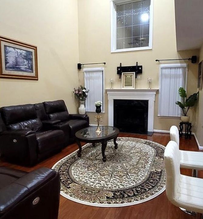2nd image of 1455 Sweetbriar Dr
