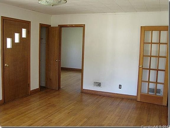 4th image of 308 Julia Avenue