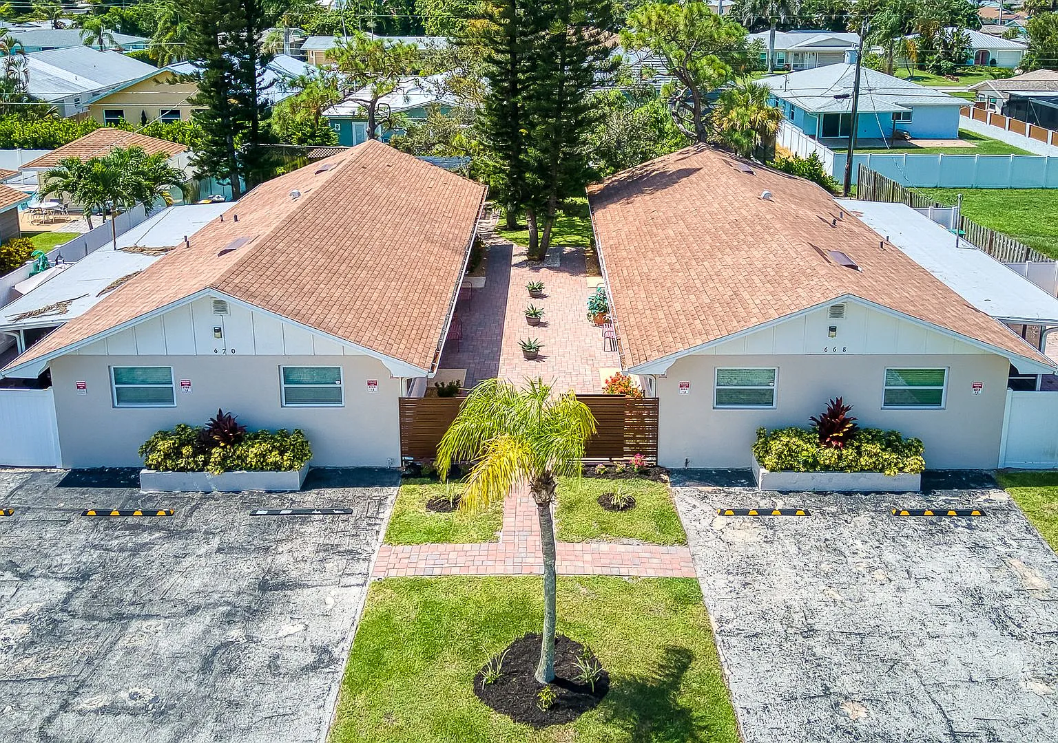 Coastal Living at Its Best in Naples, Florida — Photo 2