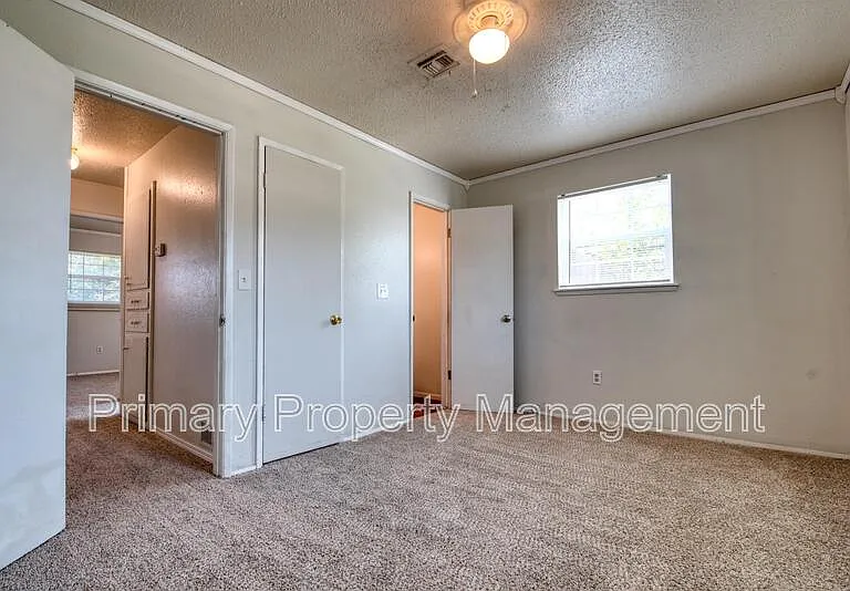 924 NW 14th St — Photo 8