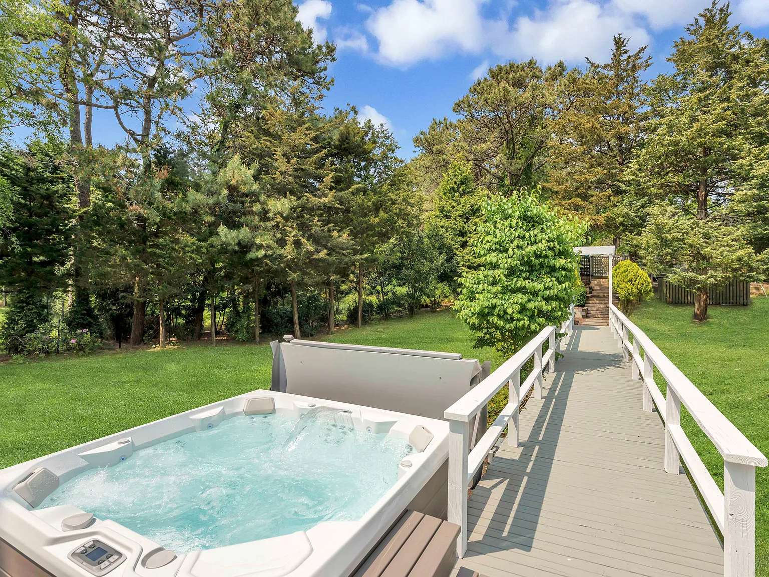 Spacious Living Areas, Pool and Hot Tub — Photo 4