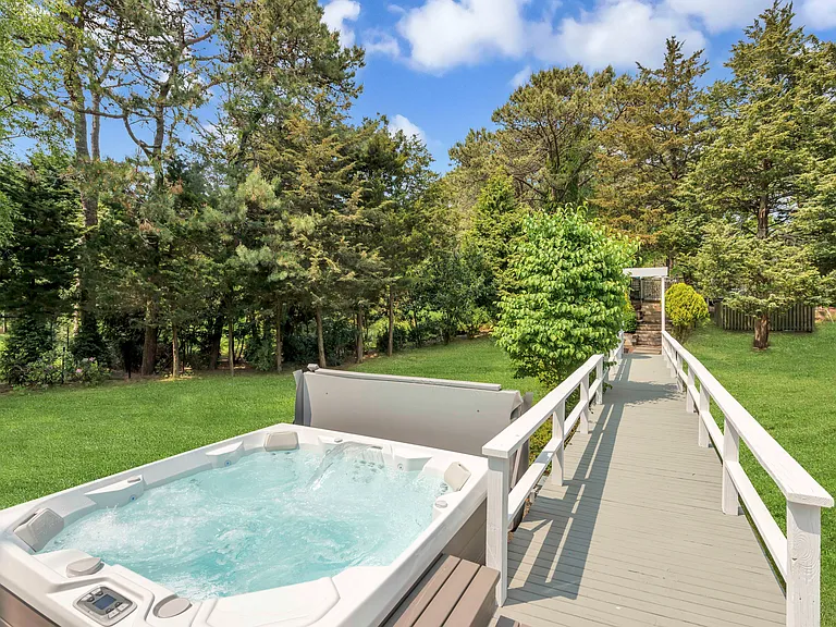 71 Shinnecock Hills Rd — Photo 4