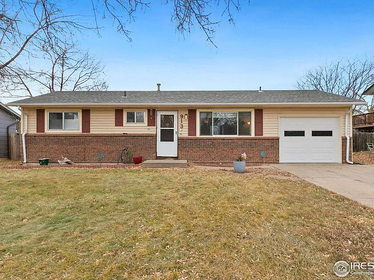 913 Ponderosa Dr — Photo 1