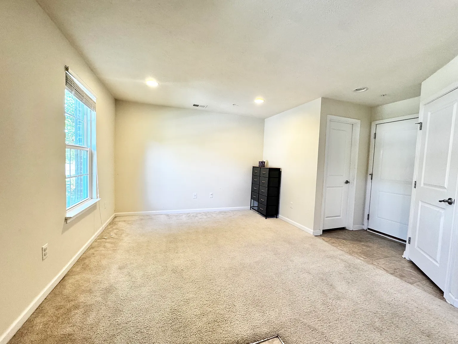 3 bed, 2.5 bath, 1620 sqft, $2,300 — Photo 4