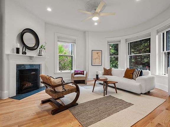 2nd image of 465 Washington St APT 1