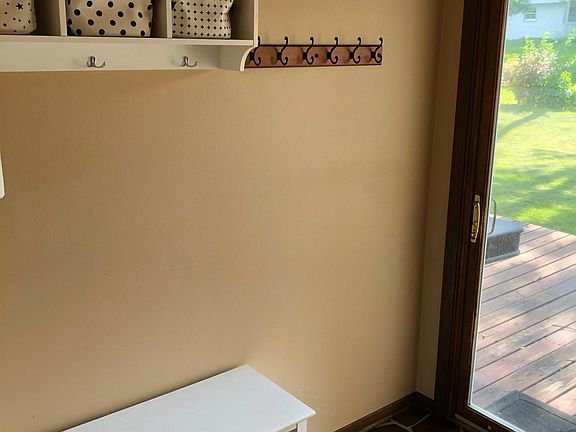 Entryway shoe storage