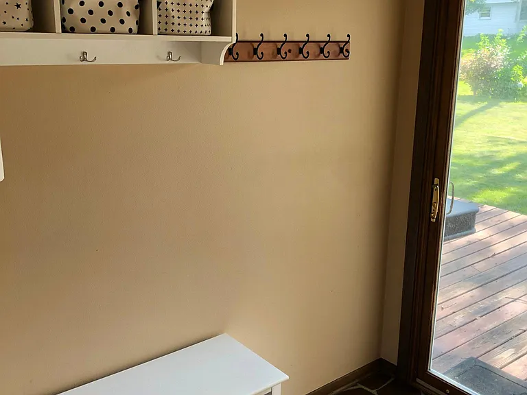 Entryway shoe storage