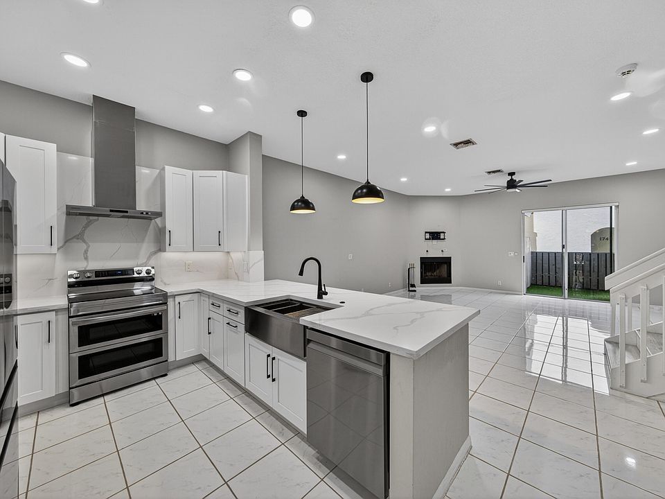 1st image of 835 NE 17th Way