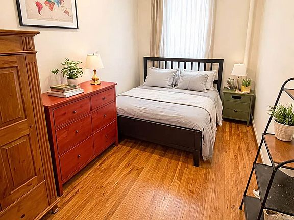 5th image of 118 W 75th St APT 1A
