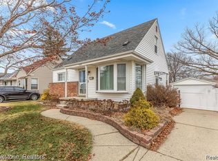 28550 Cambridge St, Garden City, MI 48135