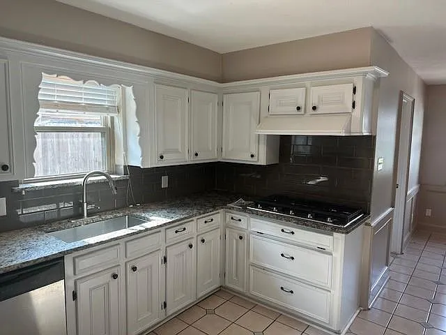 18015 Heaton Dr — Photo 9