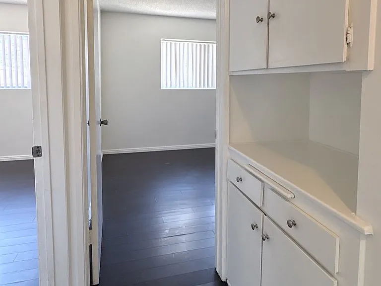 8061 Romaine St — Photo 9