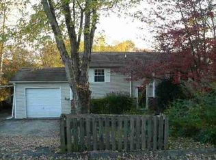 614 Red Bud Ln, Oliver Springs, TN 37840