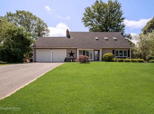 18 Folsom Ln, Coram, NY 11727