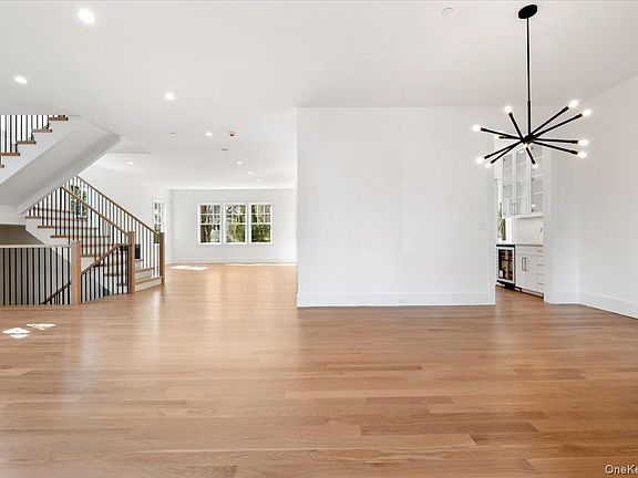 3rd image of 8 Dell Road