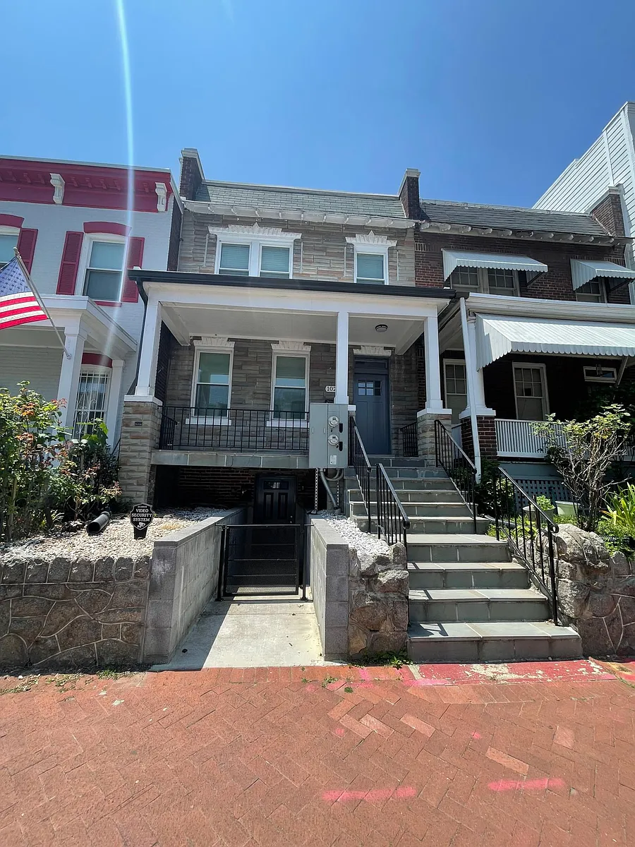 Building Photo - 1022 4th St NE #BASEMENT