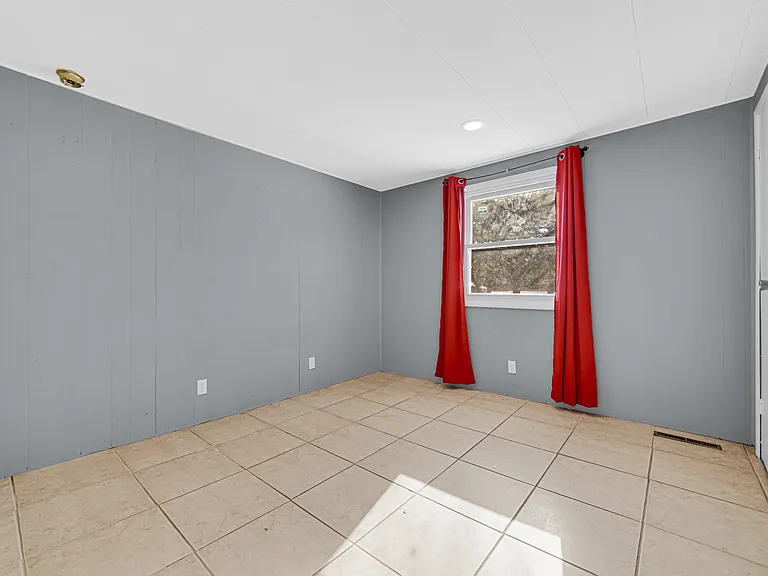 2322 W Loves Ln — Photo 10