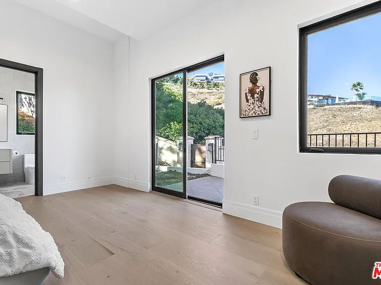 6380 Meadows Ct — Photo 35
