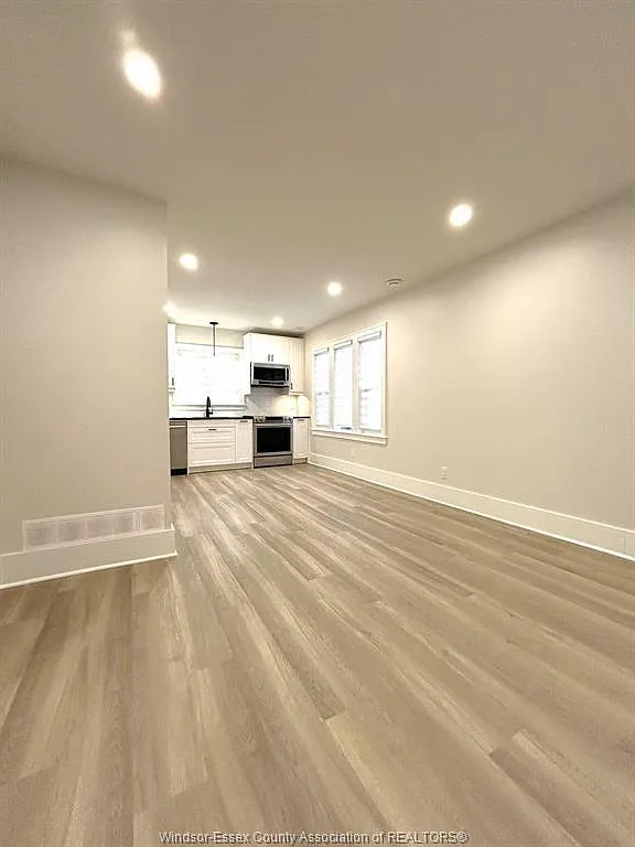 3 bed, 1.5 bath, $2,100 — Photo 4