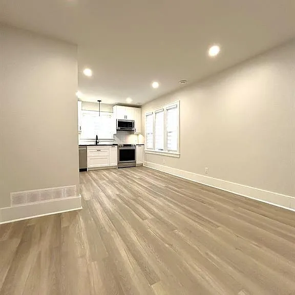 1748 Hall Ave #MAIN — Photo 4