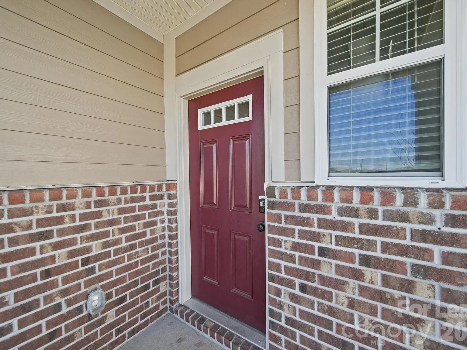 4 bed, 2.5 bath, $2,400 — Photo 4
