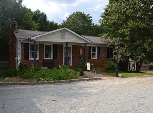 6 Boggs Dr, Liberty, SC 29657