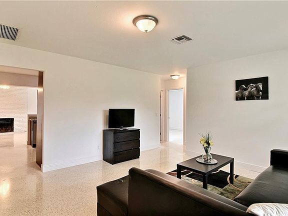 5th image of 3946 62nd Ave