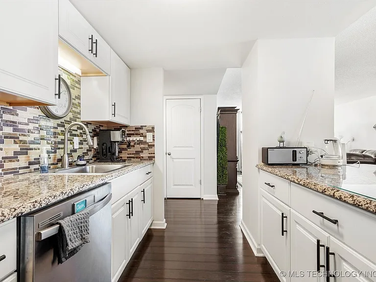 410 W 7th St #1023 — Photo 11