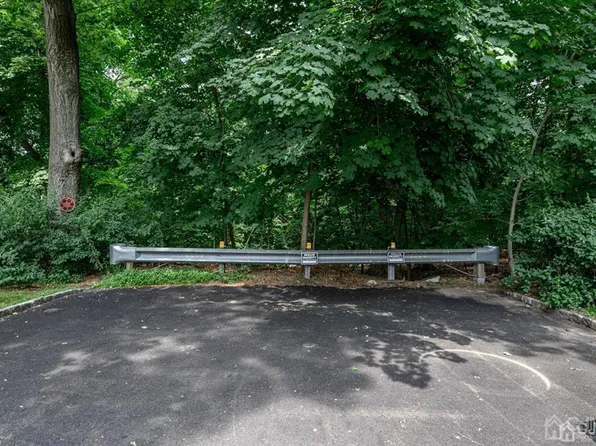 39 Forest Dr, Bloomfield, NJ 07003