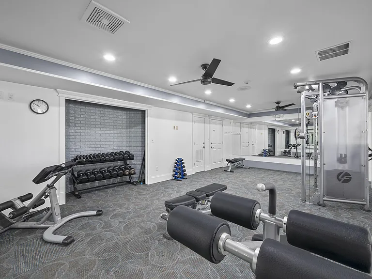 2900 W War Memorial Dr — Photo 24
